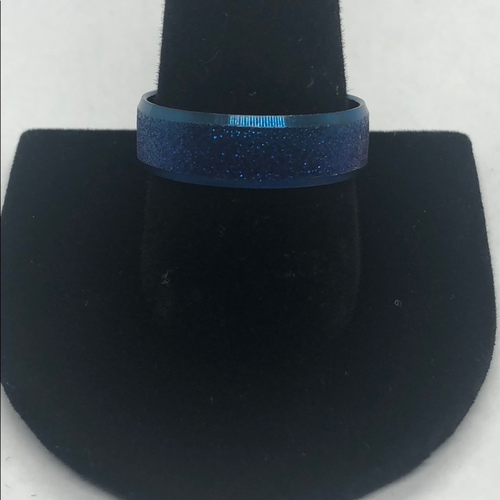 Men’s ring.